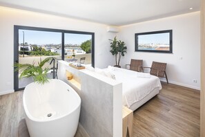 5 bedrooms, iron/ironing board, free WiFi, bed sheets