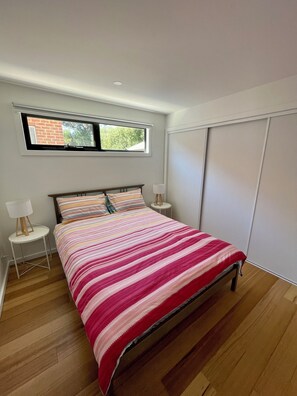 2 habitaciones, tabla de planchar con plancha y wifi gratis 