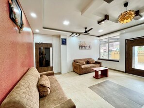 Lobby - Hotel Subham Beach Inn - near Sea Beach (Puri)