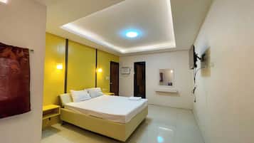 1 bedroom, bed sheets