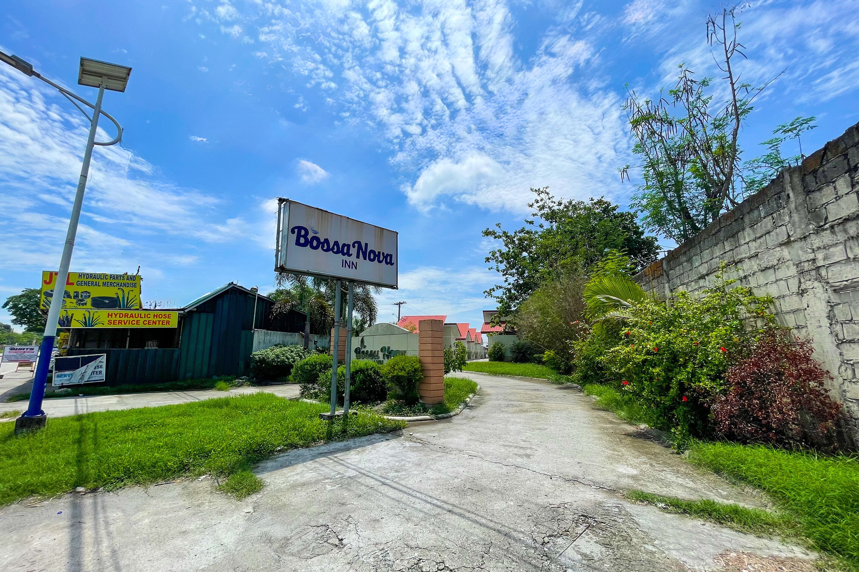 A road leading to Bossa Nova Inn with a clear sky.