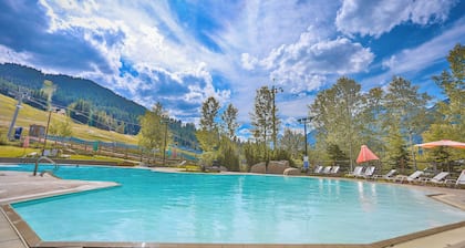 Ski In/Out - Hot tub - Fireplace - BBQ