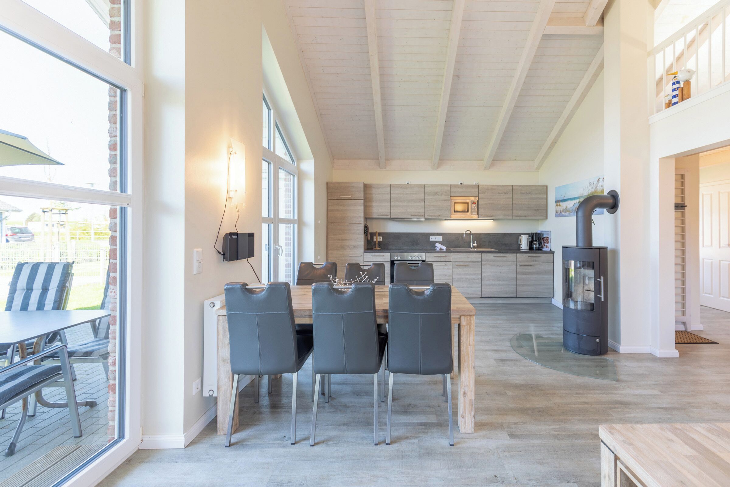 Jääkaappi, uuni, liesi, astianpesukone