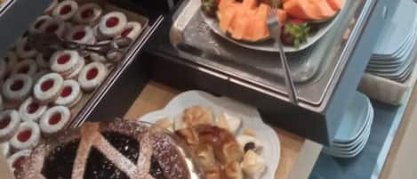 Desayuno buffet (EUR 10 por persona)