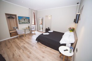Deluxe Quadruple Room | In-room safe, blackout drapes, soundproofing, iron/ironing board - TREVI PORTRAIT (Rome)