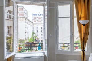 Interior - Enchanting Paris Apartment (Paris)