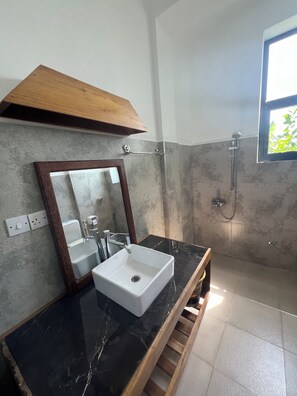 Shower, towels, soap, toilet paper - Olimpos  (Nungwi)