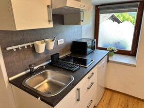 雪櫃、微波爐、爐具、咖啡機/沖茶器