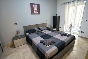 1 多间卧室、办公桌、熨斗/熨衣板、旅行婴儿床