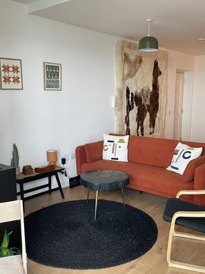 Smart TV - Beachfront Studio Flat in Newquay Town (Newquay)