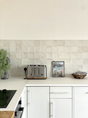 Réfrigérateur, four, plaque de cuisson, lave-vaisselle