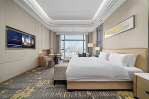 Basic Single Room, 1 King Bed | Minibar, desk, free WiFi, bed sheets - YTL OuYue International Hotel (Wenzhou)