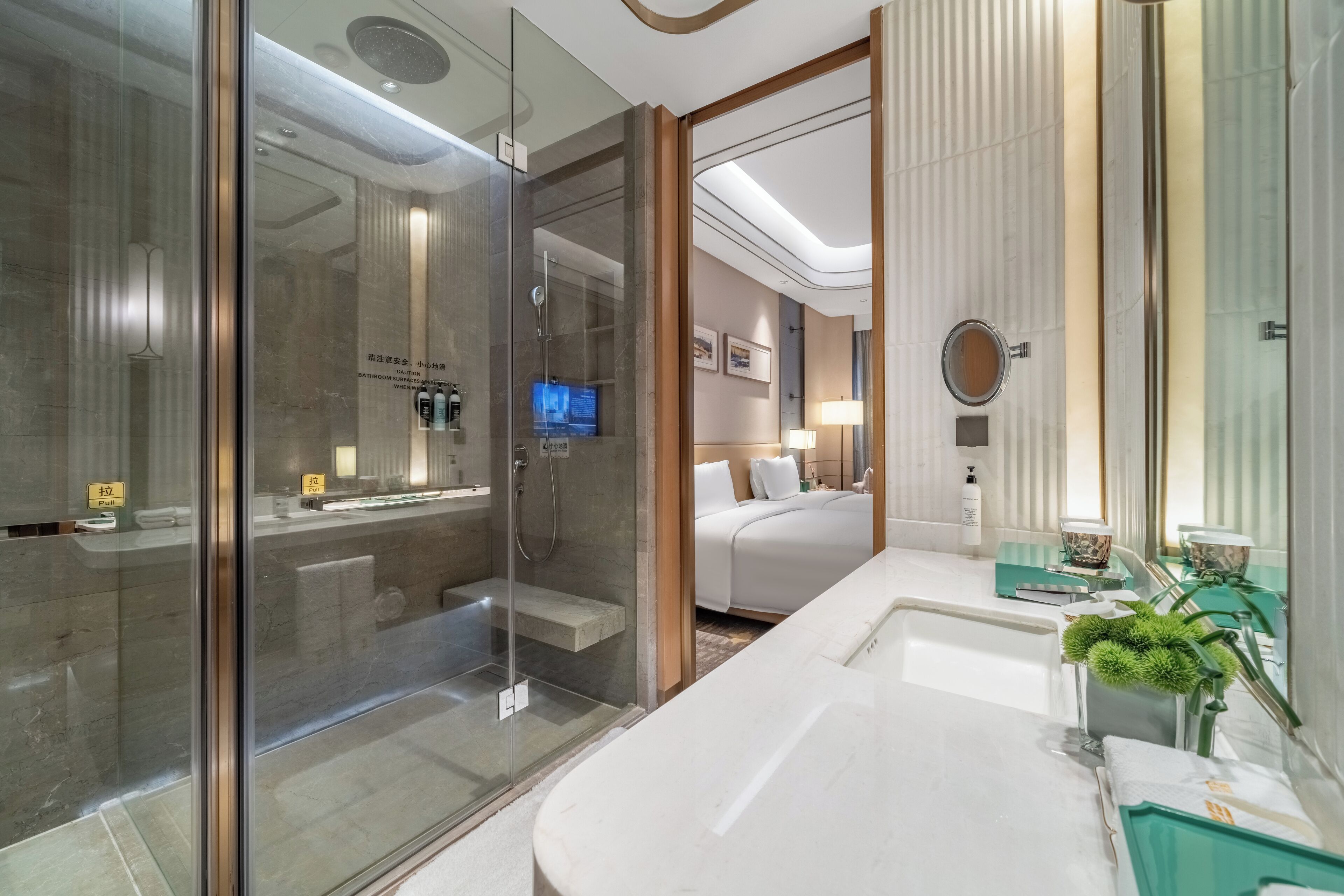 Shower, rainfall showerhead, free toiletries, hair dryer