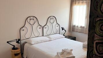 Minibar, Schreibtisch, laptopgeeigneter Arbeitsplatz