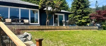 Ocean & Mountain View Captain`s Cottage