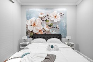 1 bedroom, iron/ironing board, free WiFi, bed sheets - Modern 1BR with Rooftop Pool & Gym (Philadelphia)