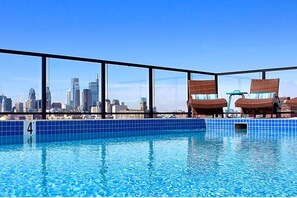 Pool - Modern 1BR with Rooftop Pool & Gym (Philadelphia)