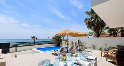 VILLA PORTOFINO Maison de luxe en premiÚre ligne à Cambrils avec piscine privée.