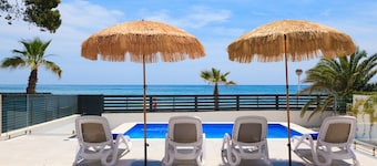 VILLA PORTOFINO Luxury beachfront house in Cambrils with private pool.