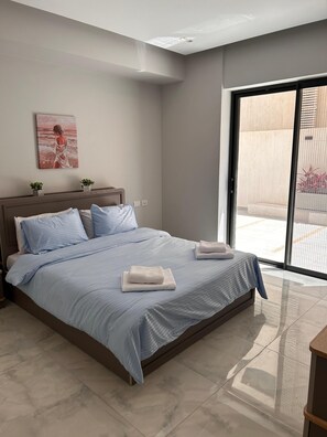 2 dormitorios, escritorio, tabla de planchar con plancha y wifi