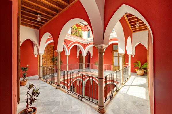 Interior - Villa Romana Stately Apartment, 4 Pax, Historical Center (Sevilla)