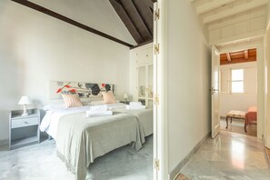 2 makuuhuonetta, silitysrauta/-lauta, Wi-Fi, vuodevaatteet