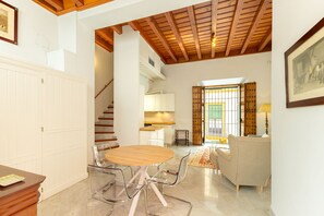Interior - Villa Romana Stately Apartment, 4 Pax, Historical Center (Sevilla)