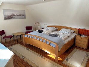 3 quartos, escrivaninha, berço de viagem, Wi-Fi