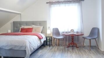 5 bedrooms, travel cot, WiFi, bed sheets