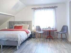 5 bedrooms, travel cot, WiFi, bed sheets - Familjevänligt och Mysigt hus vid Göta Kanalen, Nära Motala Centrum (Östergötlands län)