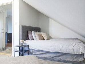 5 bedrooms, travel cot, WiFi, bed sheets - Familjevänligt och Mysigt hus vid Göta Kanalen, Nära Motala Centrum (Östergötlands län)