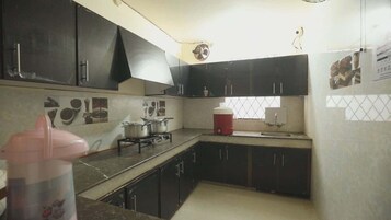 Deluxe Double Room | Shared kitchen