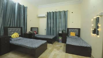 Quarto casal luxo | Quartos à prova de som, ferros/tábuas de passar roupa, Wi-Fi de cortesia