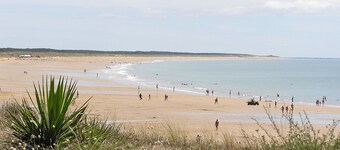 la mer a 300 M Maison a Deux pas de la Plage du Rocher
