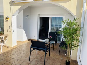 屋外ダイニングエリア