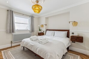 2 Schlafzimmer, Schreibtisch, Bügeleisen/Bügelbrett, WLAN