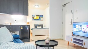 Iron/ironing board, WiFi (free), bed sheets