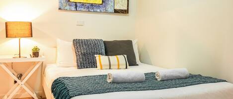 مكواة/لوح كي وواي فاي مجانًا وملاءات أسرّة