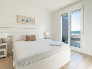 2 bedrooms, free WiFi, bed sheets - Jardines De Guadaiza Rooftop Apartment with Terrace and Pool Access (Marbella)