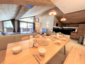 Dining - Spacious 4-Bedroom Apt with Balcony, Parking, and Ski Access in Méribel Mottaret (Méribel)