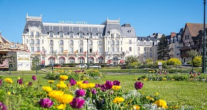 Charming 4-person Apartment 50m from Cabourg Beach with Balcony and Free Parking