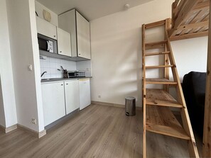 Fridge, microwave, coffee/tea maker, toaster - Studio sea view 4 pers, La Rochelle, Minimes (La Rochelle)