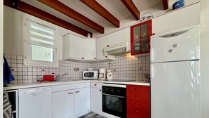 Coffee/tea maker, fridge, microwave, dishwasher