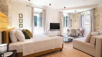 Superior Apartment | 1 bedroom, iron/ironing board, free WiFi