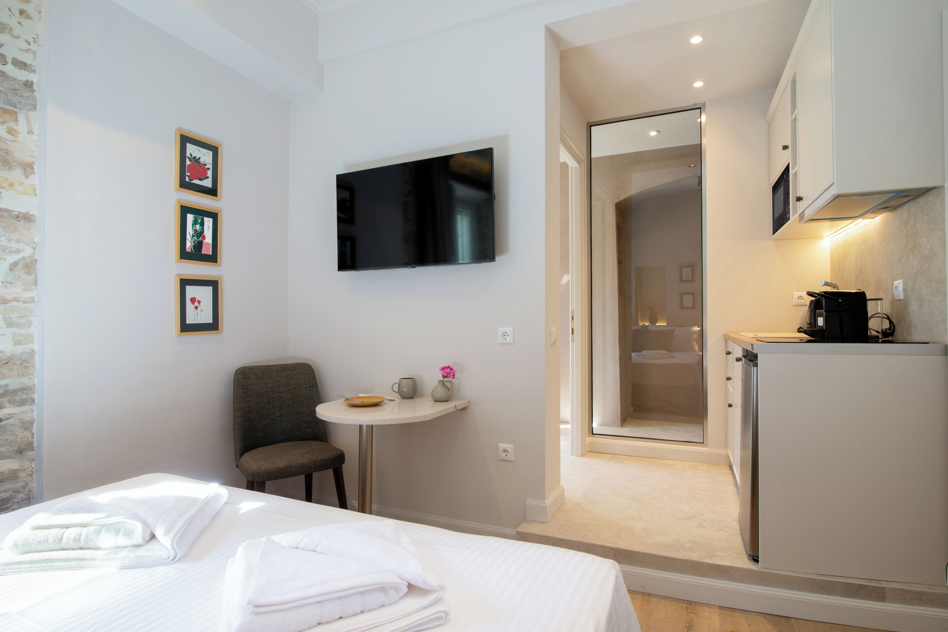 Standard Apartment | Private kitchen | Oven, dishwasher, toaster, cookware/dishes/utensils