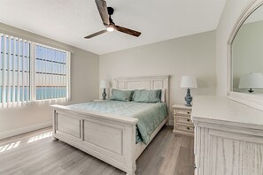 4 bedrooms, iron/ironing board, internet, bed sheets - Seascape Sanctuary - Ocean Walk (Daytona Beach)