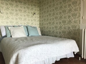 3 chambres, fer et planche à repasser, Wi-Fi, draps fournis