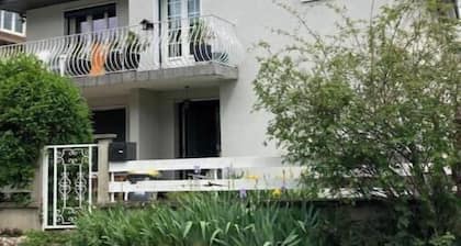 loue jolie petite chambre meublée avec salle d'eau, près de la nature, parking
