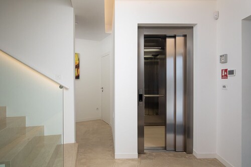 Villa Lucy Banjole for 12 people near Medulin with heated indoor pool & spa just 400 meters from the beach