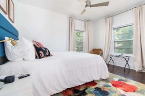 4 bedrooms, desk, iron/ironing board, WiFi - Buffet's Neighborhood | Dundee | Home Gym, Fire-Pit, S'mores! (Omaha)